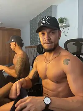 ARON TAYLER01 online show from February 2025 04:57:02 PM