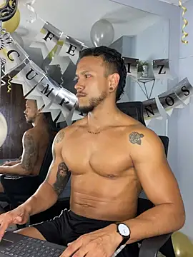 ARON TAYLER01 online show from February 2025 05:04:01 PM