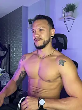 ARON TAYLER01 online show from October 2025 10:37:02 AM