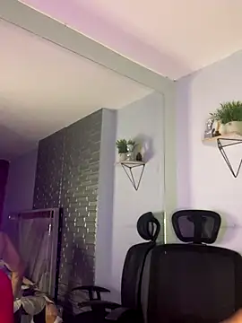 ARON TAYLER01 online show from October 2025 10:37:01 AM