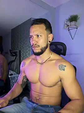 ARON TAYLER01 online show from December 2025 10:24:02 AM