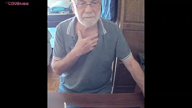 Snapshot of terrybare chatting on April 2026 01:16:02 PM terrybare online show from April 2026 01:16:02 PM