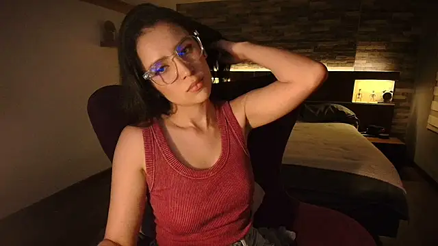 Snapshot of alicewilloww chatting on June 2026 12:05:02 AM alicewilloww online show from June 2026 12:05:02 AM