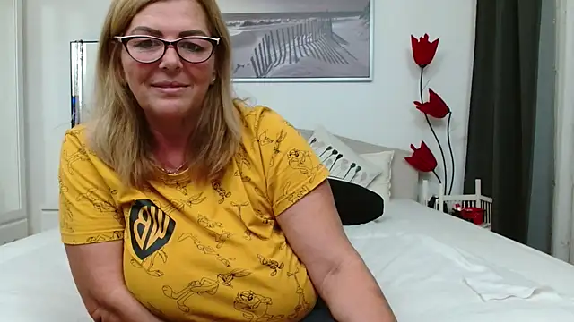 YulliaMilf online show from October 2025 06:46:02 PM