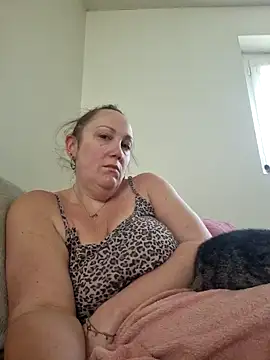 Wisie Cutie online show from March 2025 04:01:01 PM