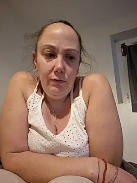 Wisie Cutie online show from November 2025 11:07:02 PM