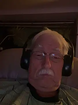 Snapshot of Steffibi1954 chatting on November 2025 06:20:02 PM Steffibi1954 online show from November 2025 06:20:02 PM