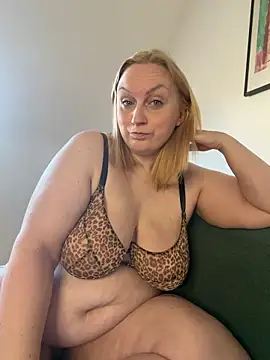 Snapshot of BBW_Nora chatting on October 2025 08:04:02 AM BBW Nora online show from October 2025 08:04:02 AM