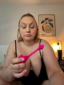 Snapshot of BBW_Nora chatting on December 2025 09:03:02 AM BBW Nora online show from December 2025 09:03:02 AM