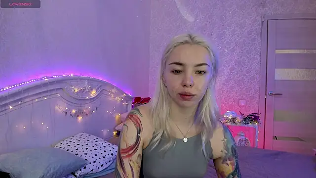 LillyMoure  online show from September 2025 12:58:02 AM