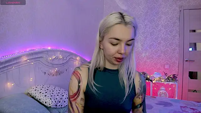 LillyMoure  online show from November 2025 02:23:01 AM