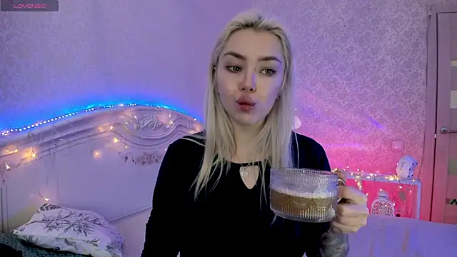 LillyMoure  online show from January 2026 11:52:02 PM