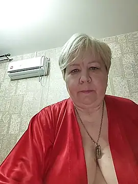 Snapshot of EffectFiona chatting on April 2026 11:07:01 PM EffectFiona online show from April 2026 11:07:01 PM