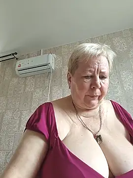 Snapshot of EffectFiona chatting on May 2026 04:41:01 AM EffectFiona online show from May 2026 04:41:01 AM
