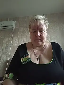 Snapshot of EffectFiona chatting on May 2026 11:32:02 PM EffectFiona online show from May 2026 11:32:02 PM