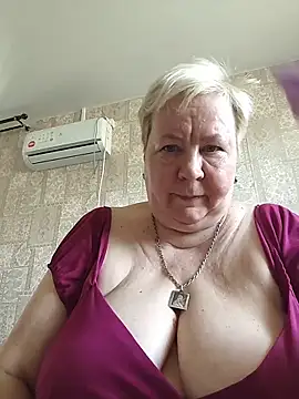 Snapshot of EffectFiona chatting on May 2026 12:44:01 PM EffectFiona online show from May 2026 12:44:01 PM