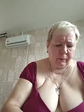 Snapshot of EffectFiona chatting on May 2026 04:20:02 AM EffectFiona online show from May 2026 04:20:02 AM