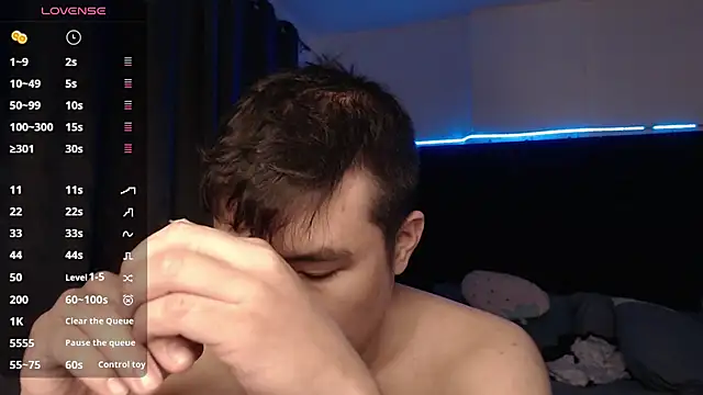 andrewmhilton  online show from October 2025 06:50:02 AM