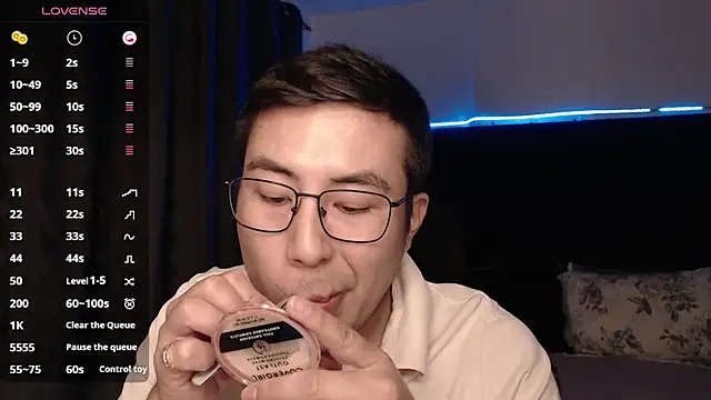 andrewmhilton  online show from November 2025 05:57:01 AM