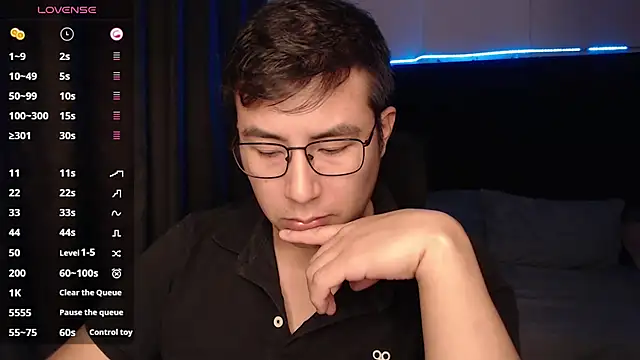 andrewmhilton  online show from November 2025 06:24:01 AM