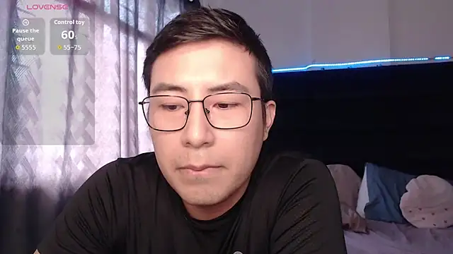 andrewmhilton  online show from January 2026 05:38:02 PM