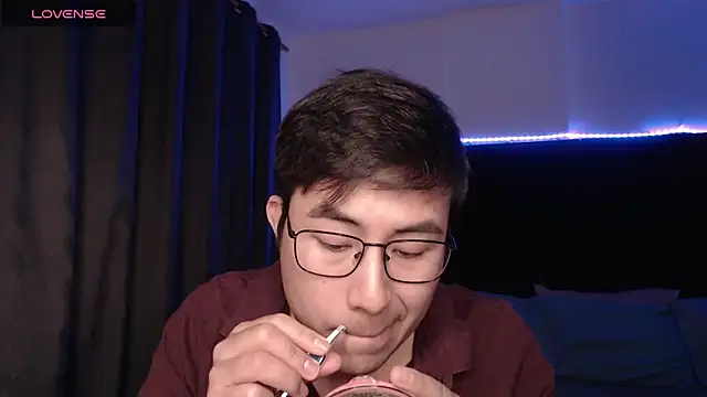 andrewmhilton  online show from March 2026 05:36:02 AM