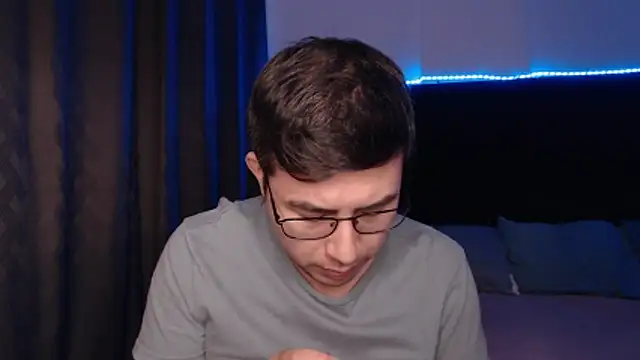 andrewmhilton  online show from April 2026 06:03:02 AM