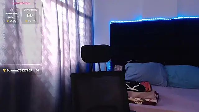 andrewmhilton  online show from April 2026 06:35:01 PM