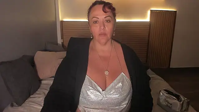 megan dreamsss online show from February 2026 12:04:01 AM