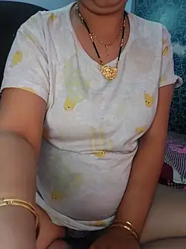 Snapshot of Poojabhabi101 chatting on February 2025 06:02:01 AM Poojabhabi101 online show from February 2025 06:02:01 AM