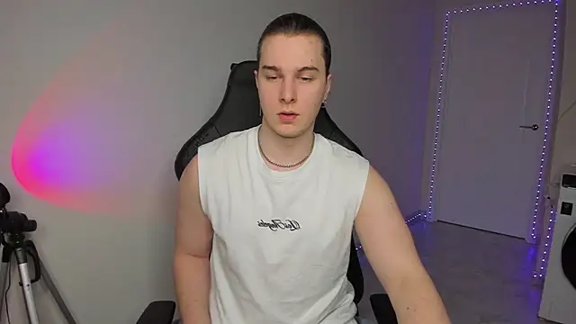 Vincent Strong online show from February 2025 01:19:02 PM