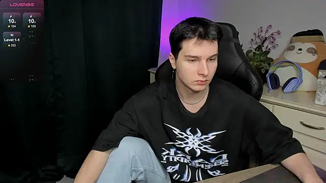 Vincent Strong online show from December 2025 08:18:01 AM