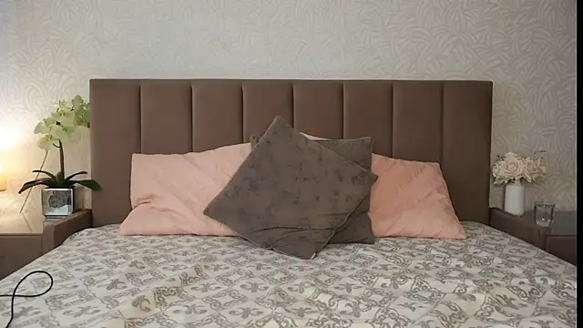 honeyed poison online show from November 2025 10:39:02 AM