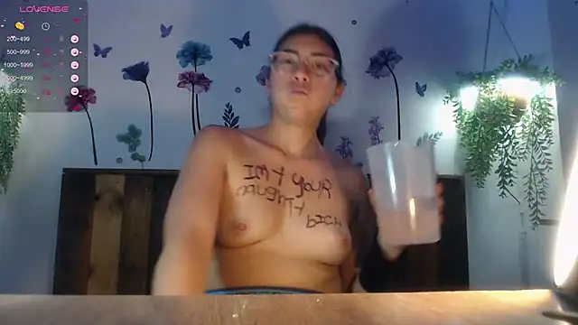 Snapshot of DaMikaela_ chatting on January 2025 10:08:02 PM DaMikaela online show from January 2025 10:08:02 PM