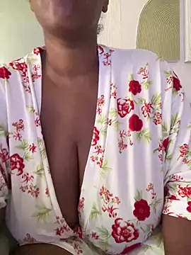 LiraRusso online show from April 2026 10:29:01 PM