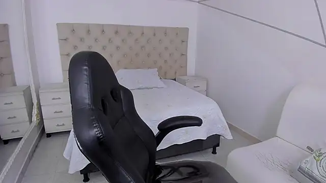 CinthiaCollins online show from November 2025 03:49:01 PM