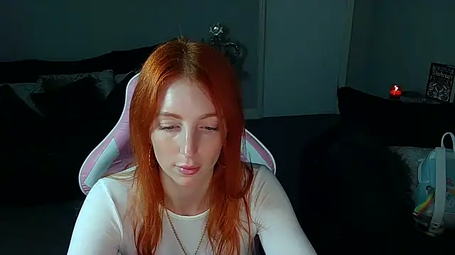 Snapshot of Red_firesquirt chatting on January 2025 09:39:02 PM Red firesquirt online show from January 2025 09:39:02 PM