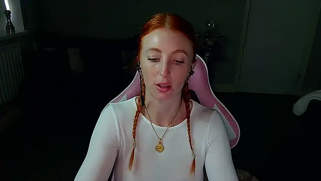 Snapshot of Red_firesquirt chatting on January 2025 02:32:01 PM Red firesquirt online show from January 2025 02:32:01 PM