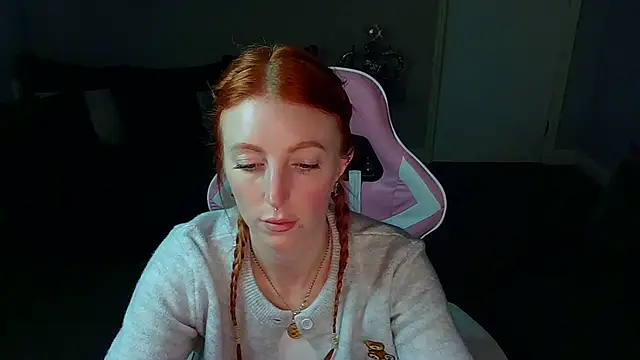 Snapshot of Red_firesquirt chatting on January 2025 09:28:01 PM Red firesquirt online show from January 2025 09:28:01 PM