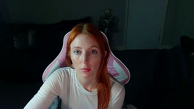 Snapshot of Red_firesquirt chatting on February 2025 09:25:02 PM Red firesquirt online show from February 2025 09:25:02 PM