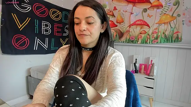 LovelyAzucena online show from November 2025 03:05:02 PM