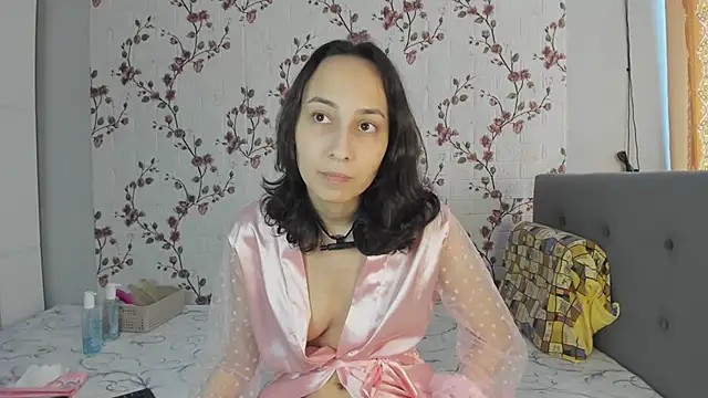 Snapshot of Alisagold90 chatting on February 2025 07:43:01 AM Alisagold90 online show from February 2025 07:43:01 AM