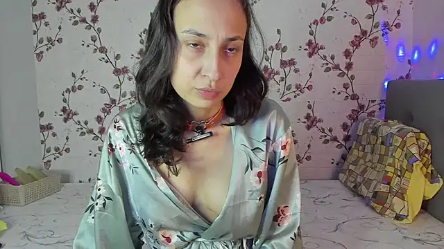 Snapshot of Alisagold90 chatting on October 2025 11:23:02 AM Alisagold90 online show from October 2025 11:23:02 AM