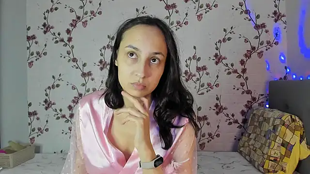 Snapshot of Alisagold90 chatting on November 2025 11:25:01 AM Alisagold90 online show from November 2025 11:25:01 AM