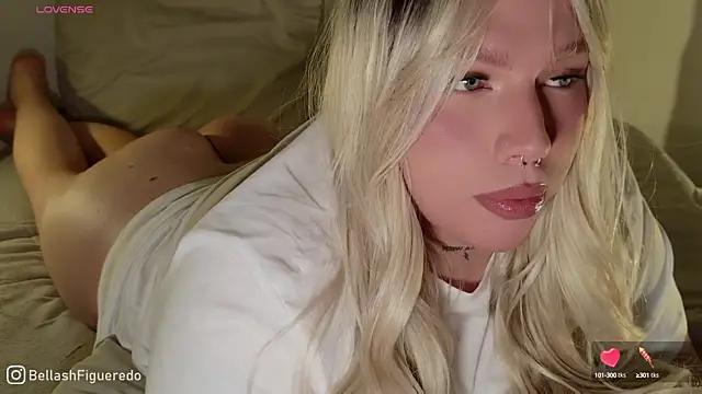 Snapshot of IsabellaFigueredo__ chatting on September 2025 04:23:02 AM IsabellaFigueredo online show from September 2025 04:23:02 AM