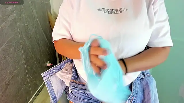 CelesteBrucee online show from April 2026 09:37:02 PM