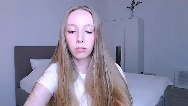 Luna insniity online show from December 2025 09:20:02 PM