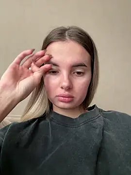 Donna Evans online show from October 2025 03:18:01 AM