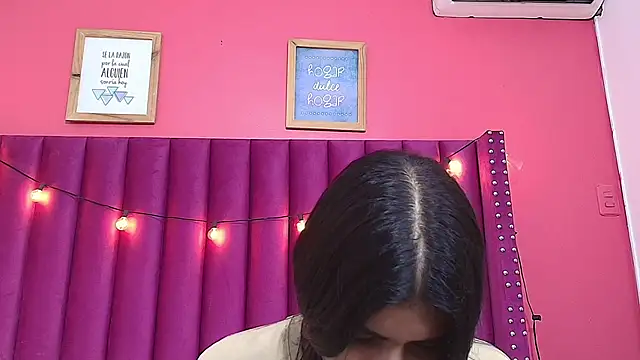 Snapshot of littlee_emilyy_ chatting on January 2025 09:08:01 AM littlee emilyy  online show from January 2025 09:08:01 AM