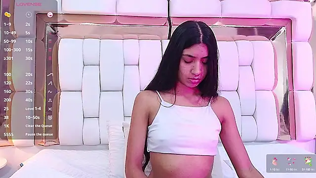 Snapshot of littlee_emilyy_ chatting on February 2025 03:04:01 AM littlee emilyy  online show from February 2025 03:04:01 AM